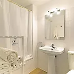 Nyaraló Menurka - *