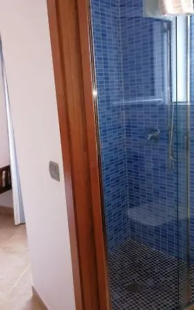 梅努尔卡-卡拉布兰卡酒店 *