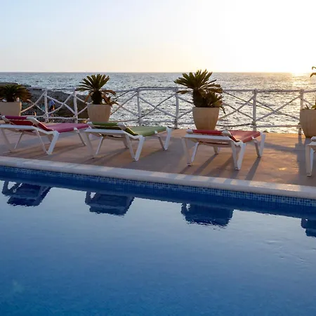 梅努尔卡-卡拉布兰卡酒店 *