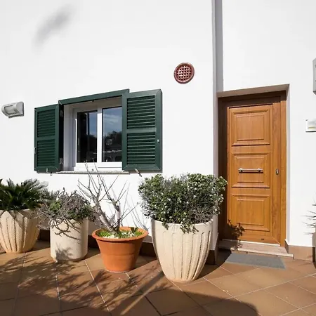 梅努尔卡-卡拉布兰卡酒店 *